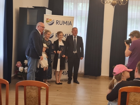 Najlepsza Absolwentka SP 4 w Rumi Maja Bareja